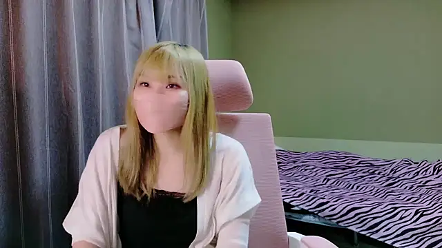 Snapshot of miyu0002 chatting on 09/28/25, 01:38 miyu0002 online show from 09/28/25, 01:38