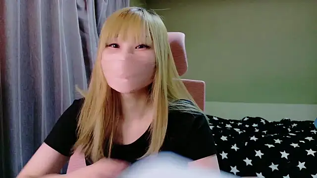 Snapshot of miyu0002 chatting on 10/26/25, 12:55 miyu0002 online show from 10/26/25, 12:55