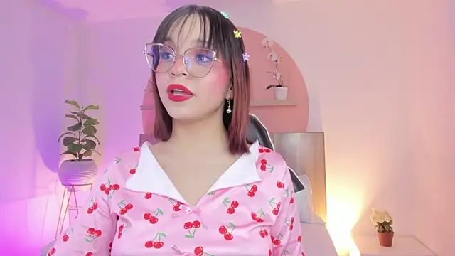 Clara Luu online show from 05/09/26, 04:17