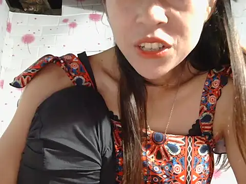 Snapshot of Mina_ti chatting on 10/08/25, 02:58 Mina ti online show from 10/08/25, 02:58