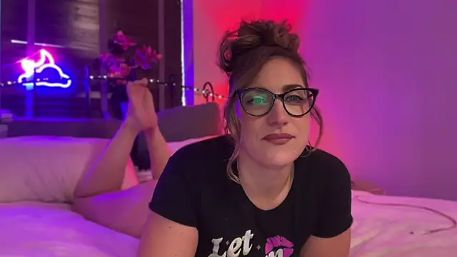 Snapshot of MistresssX chatting on 10/16/25, 01:23 MistresssX online show from 10/16/25, 01:23