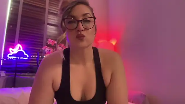 Snapshot of MistresssX chatting on 06/10/26, 01:32 MistresssX online show from 06/10/26, 01:32