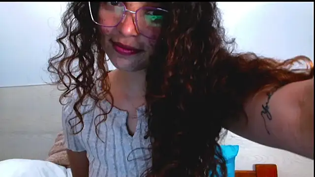 Snapshot of Ariagal chatting on 09/10/25, 12:10 Ariagal online show from 09/10/25, 12:10