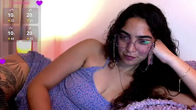 Snapshot of Ariagal chatting on 10/23/25, 09:24 Ariagal online show from 10/23/25, 09:24