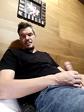 twitshe online show from 12/14/25, 04:45