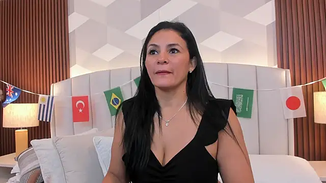 Snapshot of Mommy_Naughty chatting on 07/20/26, 11:12 Mommy Naughty online show from 07/20/26, 11:12