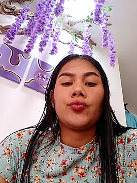 Snapshot of burbuja02 chatting on 10/03/25, 02:14 burbuja02 online show from 10/03/25, 02:14