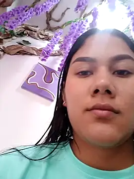 Snapshot of burbuja02 chatting on 10/30/25, 02:18 burbuja02 online show from 10/30/25, 02:18