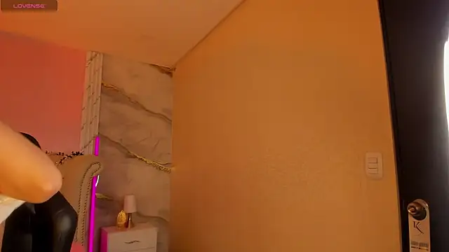 EmmaStonns online show from 04/21/26, 12:44