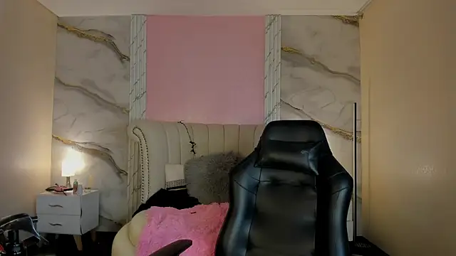Snapshot of EmmaStonns chatting on 07/03/26, 01:06 EmmaStonns online show from 07/03/26, 01:06
