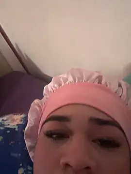 hotqueen02 online show from 04/15/26, 10:10