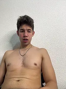 Snapshot of Maxtaylor18 chatting on 10/15/25, 03:06 Maxtaylor18 online show from 10/15/25, 03:06