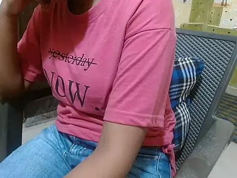 Snapshot of shallyji chatting on 09/20/25, 04:46 shallyji online show from 09/20/25, 04:46