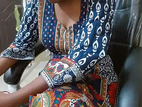 Snapshot of shallyji chatting on 10/14/25, 04:57 shallyji online show from 10/14/25, 04:57