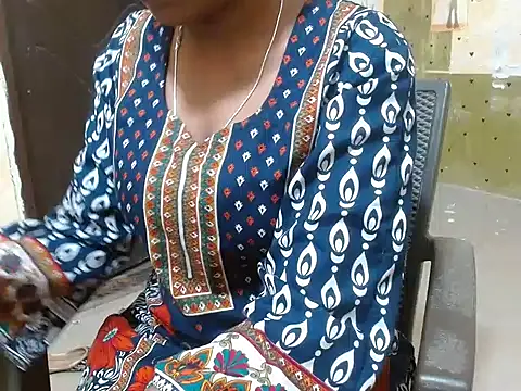 Snapshot of shallyji chatting on 10/28/25, 06:17 shallyji online show from 10/28/25, 06:17