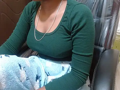 Snapshot of shallyji chatting on 10/30/25, 01:34 shallyji online show from 10/30/25, 01:34