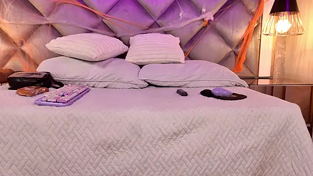 gemma sm online show from 10/19/25, 03:07