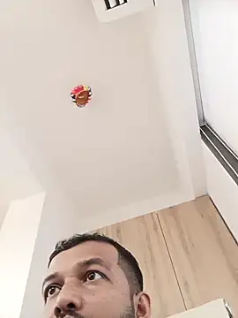 Snapshot of VJ17 chatting on 11/01/25, 04:58 VJ17 online show from 11/01/25, 04:58