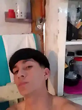 Snapshot of LUISSLEONN0958 chatting on 09/11/25, 10:10 LUISSLEONN0958 online show from 09/11/25, 10:10