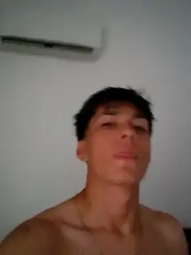 Snapshot of LUISSLEONN0958 chatting on 11/09/25, 10:30 LUISSLEONN0958 online show from 11/09/25, 10:30