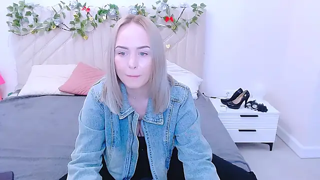 LiluMoon   online show from 04/27/26, 11:19