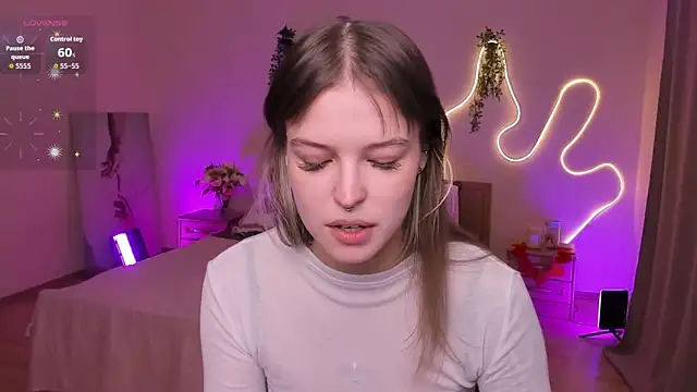 Lisa Blossom online show from 04/13/26, 06:08