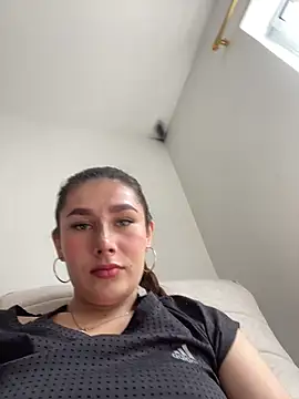 Isa Villamarin online show from 09/22/25, 03:25