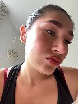 Isa Villamarin online show from 10/21/25, 04:41