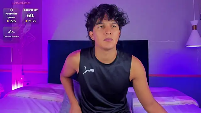 Leo Savage  online show from 09/17/25, 04:03