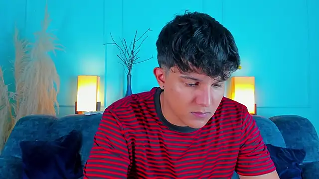 Leo Savage  online show from 03/04/26, 03:23