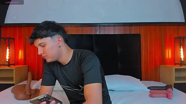 Leo Savage  online show from 04/21/26, 03:46