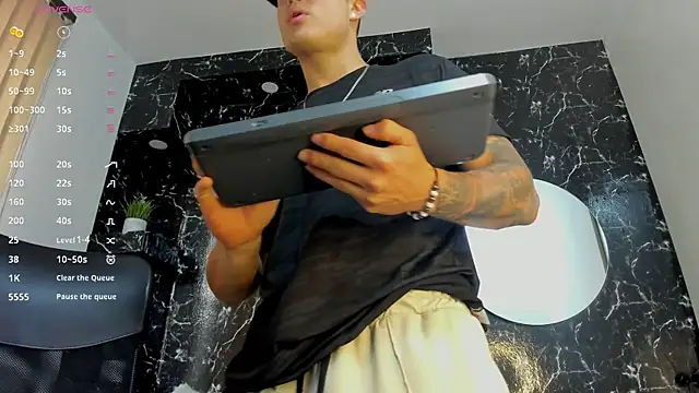 Alexander ferre online show from 10/10/25, 01:21