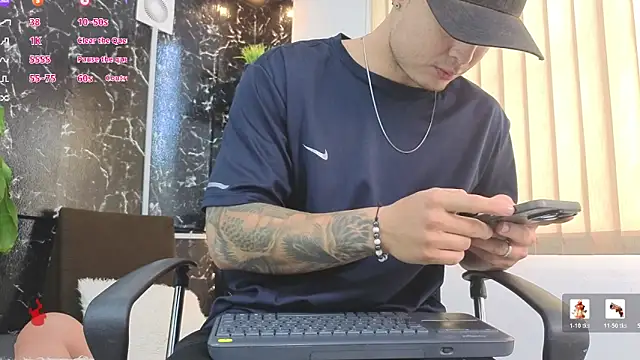 Snapshot of Alexander_ferre chatting on 04/26/26, 01:31 Alexander ferre online show from 04/26/26, 01:31