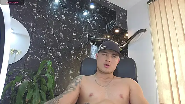 Snapshot of Alexander_ferre chatting on 05/11/26, 04:04 Alexander ferre online show from 05/11/26, 04:04