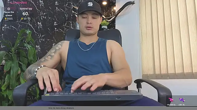 Snapshot of Alexander_ferre chatting on 05/12/26, 12:35 Alexander ferre online show from 05/12/26, 12:35