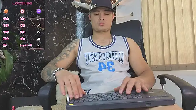 Snapshot of Alexander_ferre chatting on 05/26/26, 12:34 Alexander ferre online show from 05/26/26, 12:34