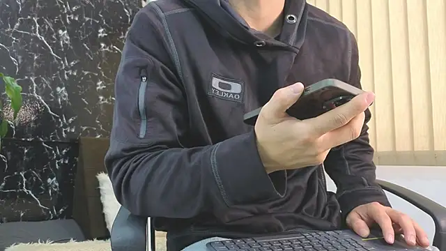 Snapshot of Alexander_ferre chatting on 05/27/26, 12:35 Alexander ferre online show from 05/27/26, 12:35