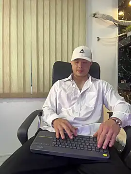 Snapshot of Alexander_ferre chatting on 05/31/26, 12:34 Alexander ferre online show from 05/31/26, 12:34