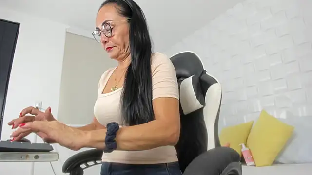 Snapshot of yulitza1025 chatting on 03/02/26, 12:01 yulitza1025 online show from 03/02/26, 12:01