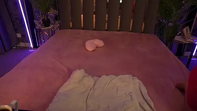 RedDoll  online show from 10/12/25, 07:46