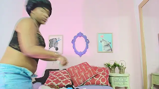 Nahomi Rivera online show from 10/03/25, 12:46