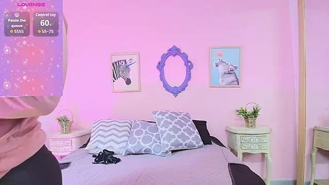 Nahomi Rivera online show from 10/09/25, 12:47