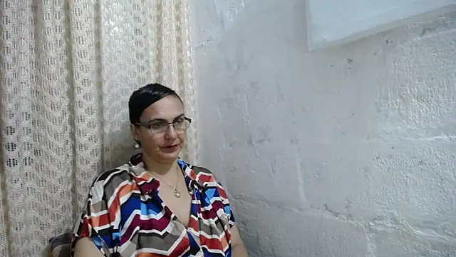 gabbyparker  online show from 10/31/25, 09:43