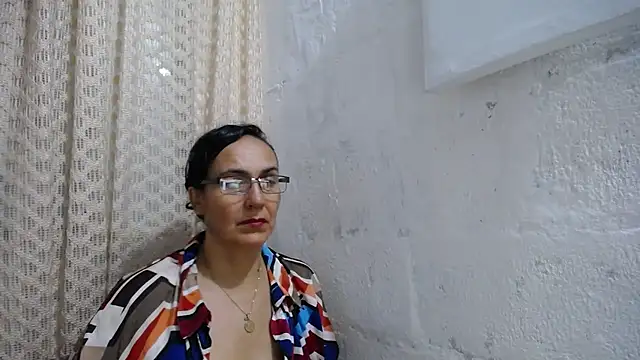 gabbyparker  online show from 10/31/25, 10:00