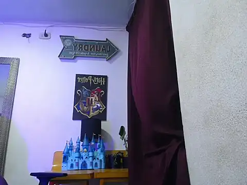 Snapshot of shining_star96 chatting on 10/15/25, 06:57 shining star96 online show from 10/15/25, 06:57