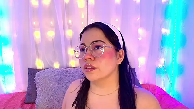 LilyRousee online show from 12/17/25, 01:44