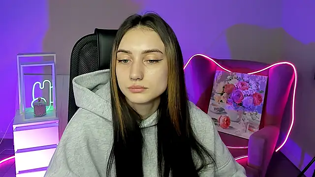 Snapshot of olivianorton chatting on 10/07/25, 12:24 olivianorton online show from 10/07/25, 12:24