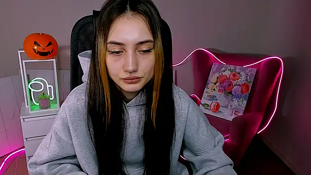 Snapshot of olivianorton chatting on 10/28/25, 01:36 olivianorton online show from 10/28/25, 01:36