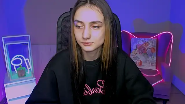 Snapshot of olivianorton chatting on 11/05/25, 01:11 olivianorton online show from 11/05/25, 01:11