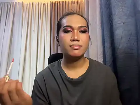 Snapshot of Hail_ur_Dominant chatting on 03/14/26, 06:19 Hail ur Dominant online show from 03/14/26, 06:19